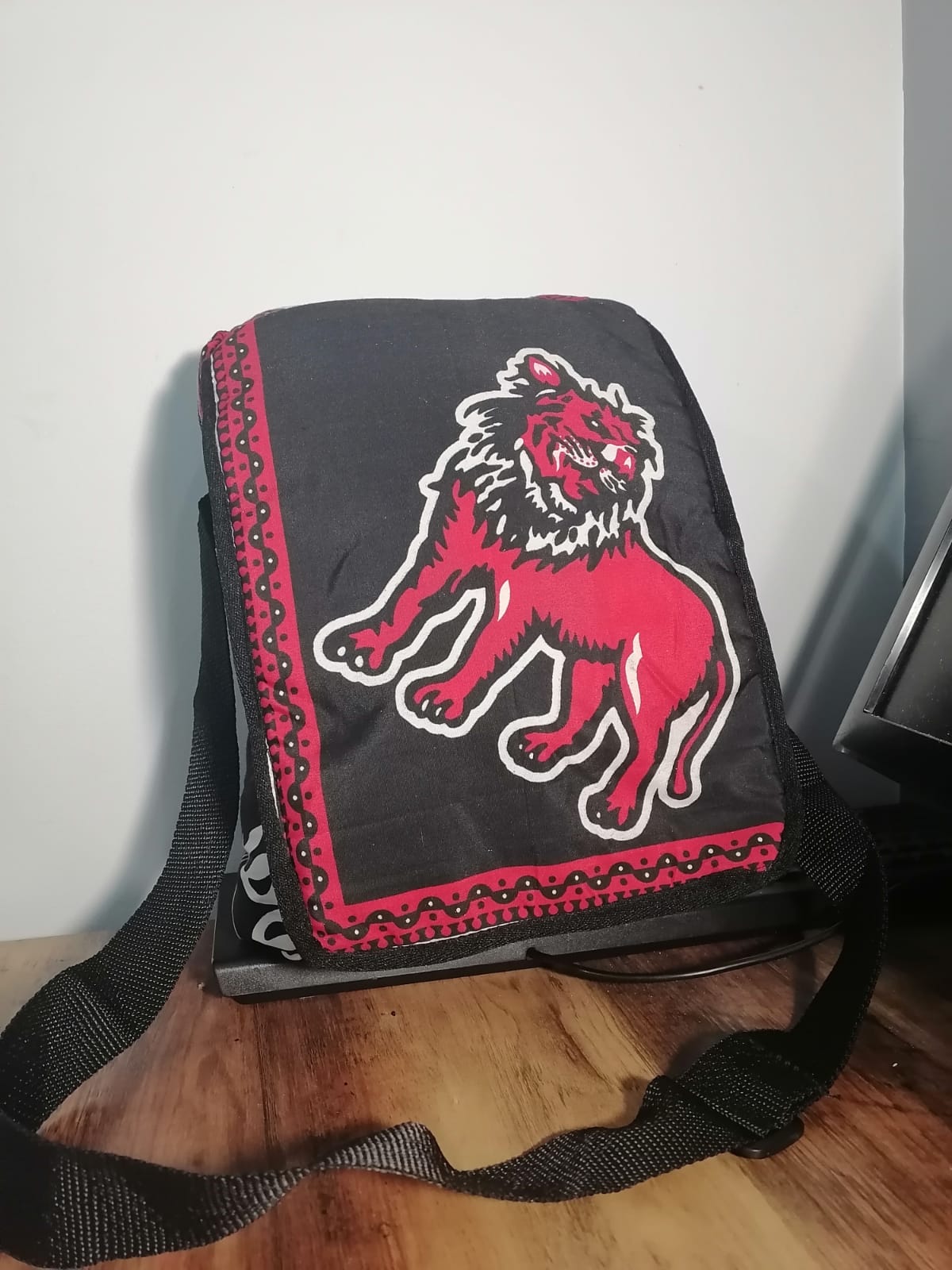 Lion Pattern Sling Bag